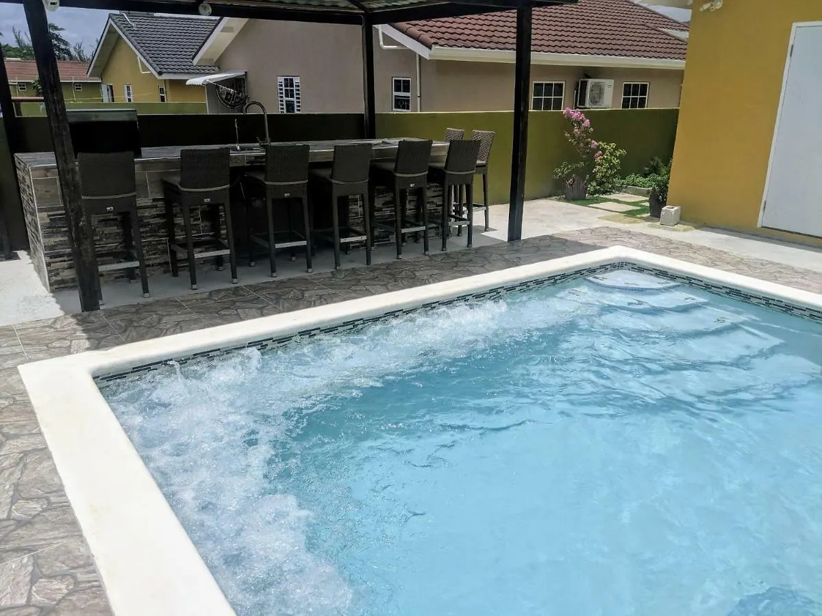 Contacts de Zade\'s vacation home